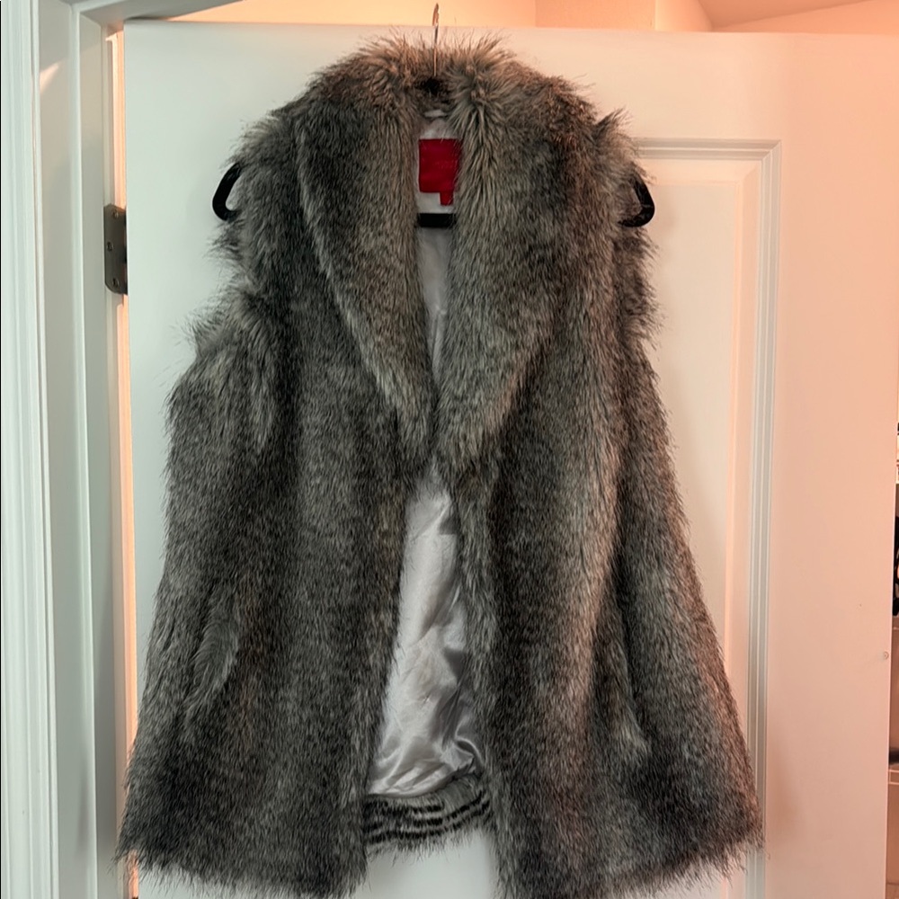 Jennifer Lopez Gray Faux Fur Vest Open Front
